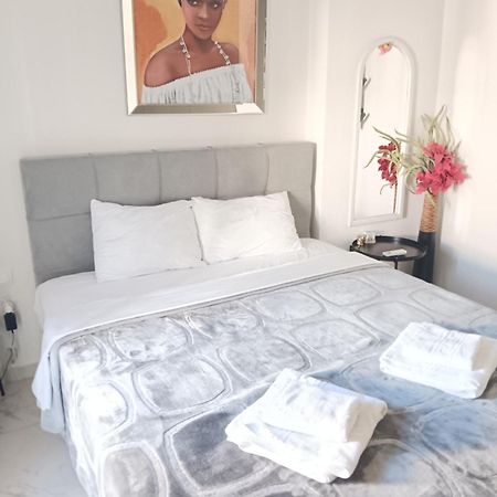 Cozy Fully Equipped Apartment เทสซาโลนิกิ ภายนอก รูปภาพ